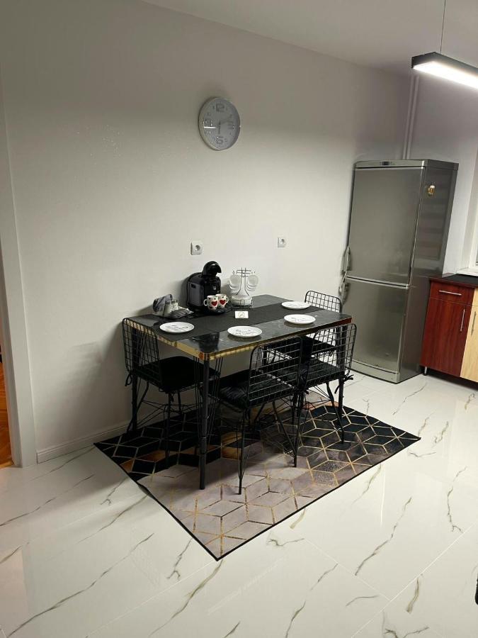 Carla'S Apartament Apartment Oradea Luaran gambar