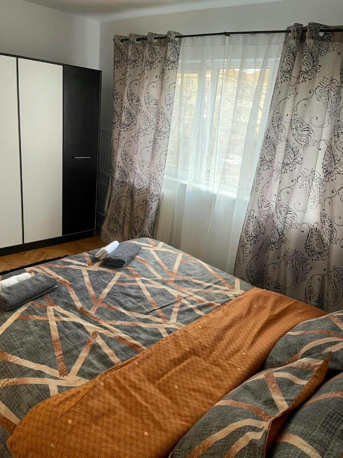 Carla'S Apartament Apartment Oradea Luaran gambar